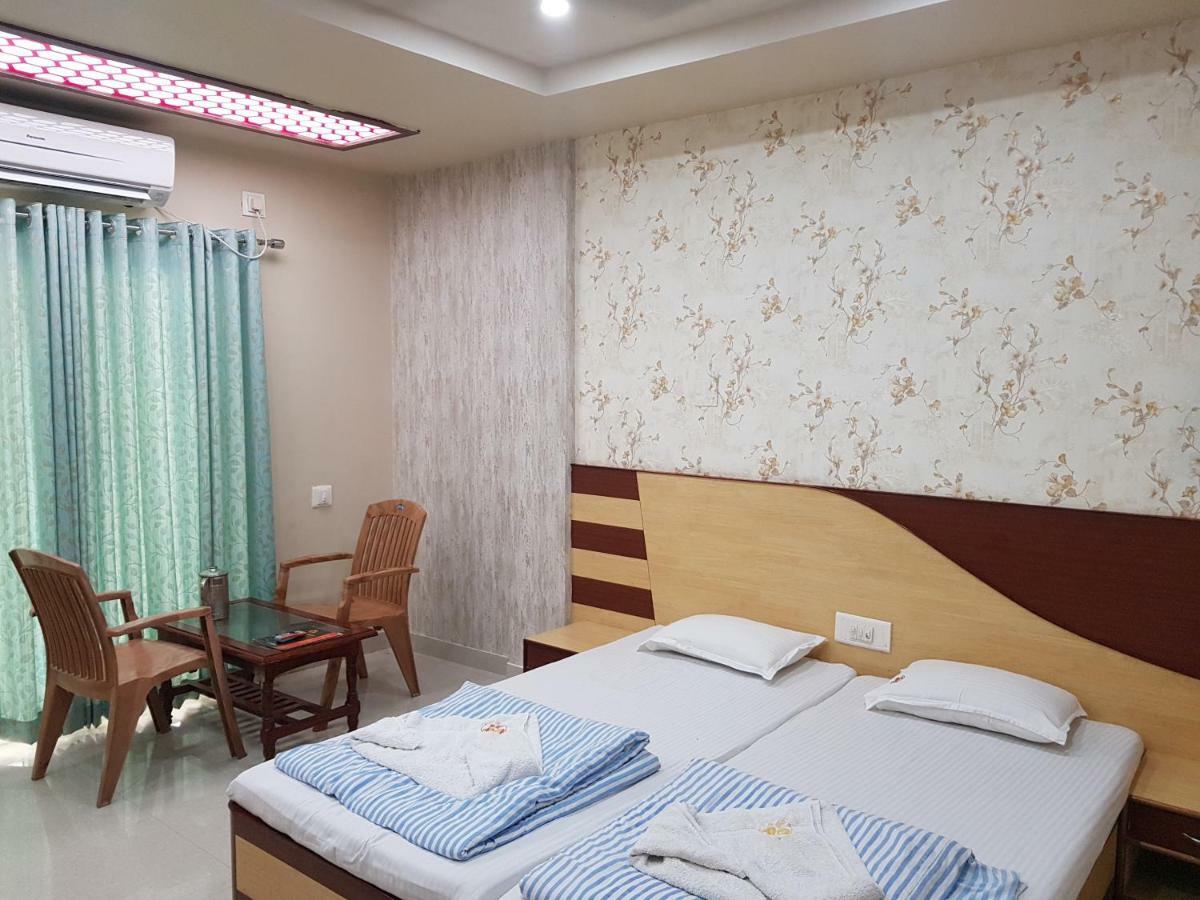 Hotel Lee Garden 푸리 외부 사진